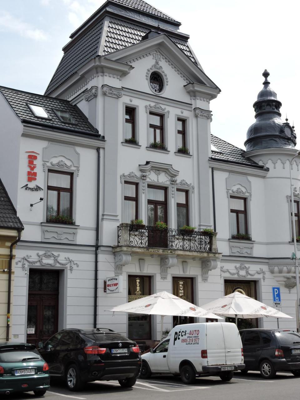 Olymp Penzion Комарно Екстер'єр фото
